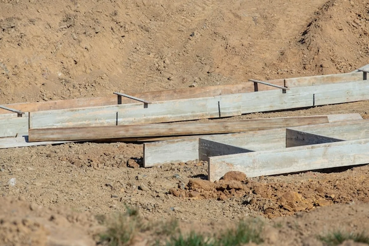 Podstawa drewniana z betonowej paski